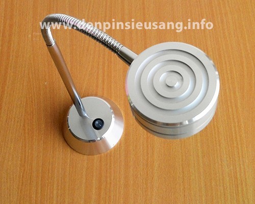Đèn bàn cao cấp với công nghệ led độ sáng 480lm công suất 9w siêu tiết kiệm điện, thân hợp kim nhôm. Thông số kĩ thuật: - 3 Led 3w - Ánh sáng trắng. - Tuổi thọ led 10000h. - Độ sáng 480 lumen - Kích thướt: 550mm x 100mm x 50mm - Trọng lượng: 600g - Vỏ nhôm dày siêu bóng, siêu bền. - Dùng điện 220v Giá 550,000 vnđ Nhân dịp xuân về,...